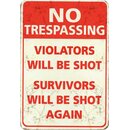 Schild Spruch "No trespassing, violators will be...