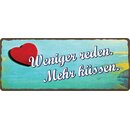 Schild Spruch "Weniger reden mehr küssen"...