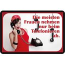 Schild Spruch "Frauen nehmen nur beim telefonieren...