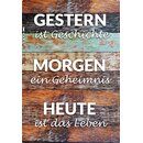 Schild Spruch "Gestern Geschichte, Morgen Geheimnis,...